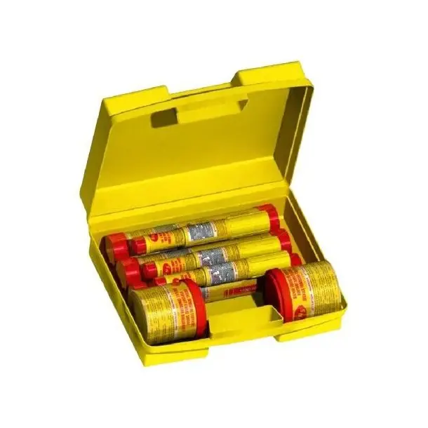 Coffret hauturier Ce coffret contient toute la pyrotechnie pour une navigation hauturière soit - 3 feux à main rouges, - 3 fusées parachute, - 2 fumigènes flottants Durée de validité 4 ans Acheter En Ligne